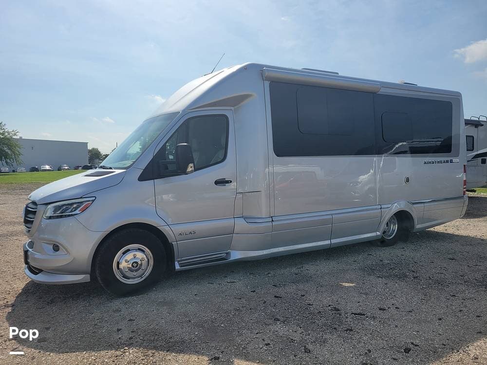Contact us now about this 2022 Airstream Atlas Tommy Bahama Edition! 2022 Atlas Tommy Bahama Edition by Airstream from Pop RVs in Naperville, Illinois