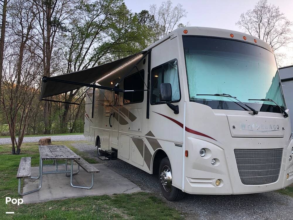 Call now about this 2017 Winnebago Vista 31BE! 2017 Winnebago Vista 31BE - Used Class A For Sale by Pop RVs in Fredericksburg, Ohio features Awning, Air Conditioning, Slideout, Generator, Leveling Jacks