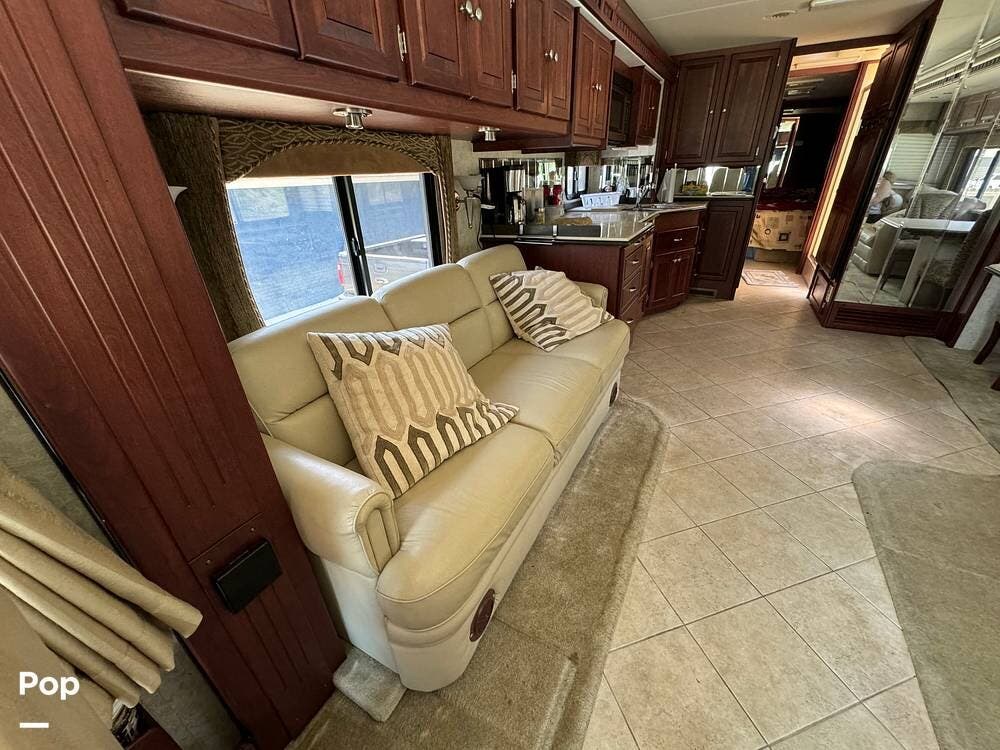 Call now about this 2006 Tiffin Phaeton 40 QDH! 2006 Tiffin Phaeton 40 QDH - Used Diesel Pusher For Sale by Pop RVs in Millbrook, Alabama features Leveling Jacks, Slideout, Awning, Generator, Air Conditioning