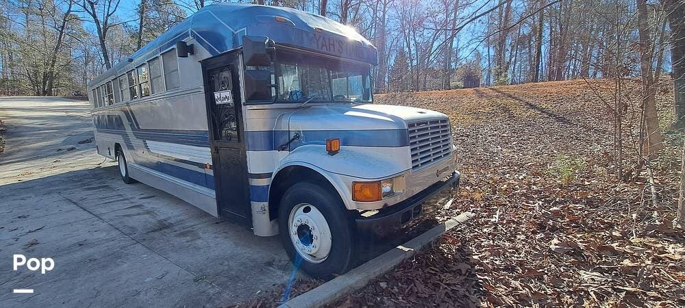 Call now about this 1991 Blue Bird Bluebird 3800! 1991 Blue Bird Bluebird 3800 - Used Bus Conversion For Sale by Pop RVs in Newnan, Georgia features Generator