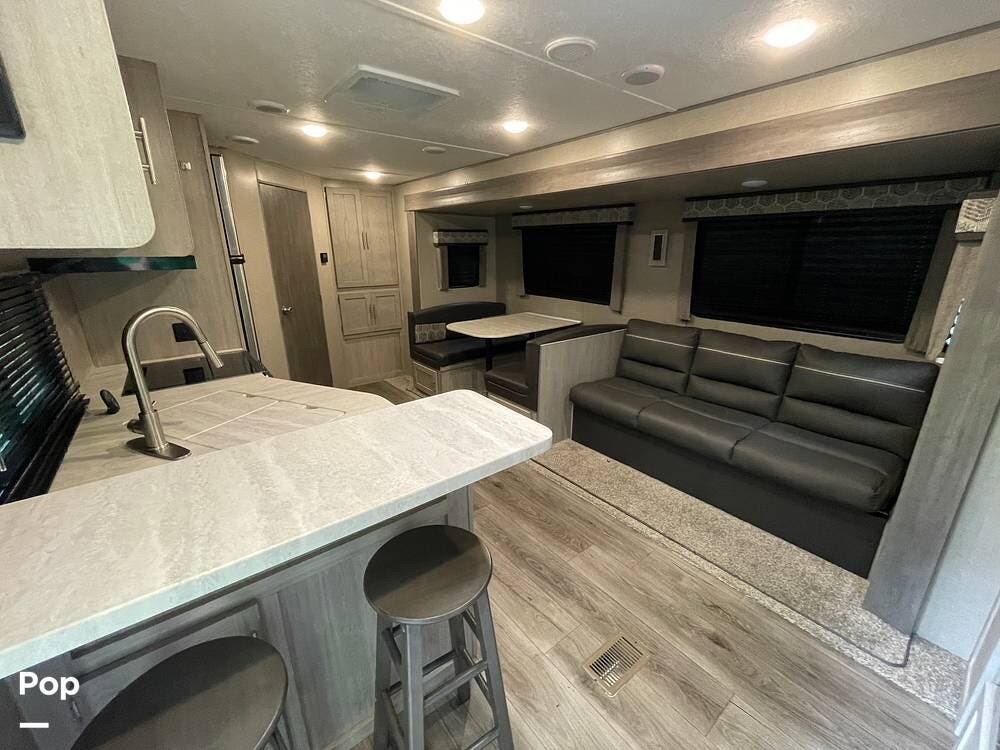 Call now about this 2022 Coachmen Catalina Legacy Edition 243RBS! 2022 Coachmen Catalina Legacy Edition 243RBS - Used Travel Trailer For Sale by Pop RVs in Saint Cloud, Florida features Awning, Air Conditioning, Slideout