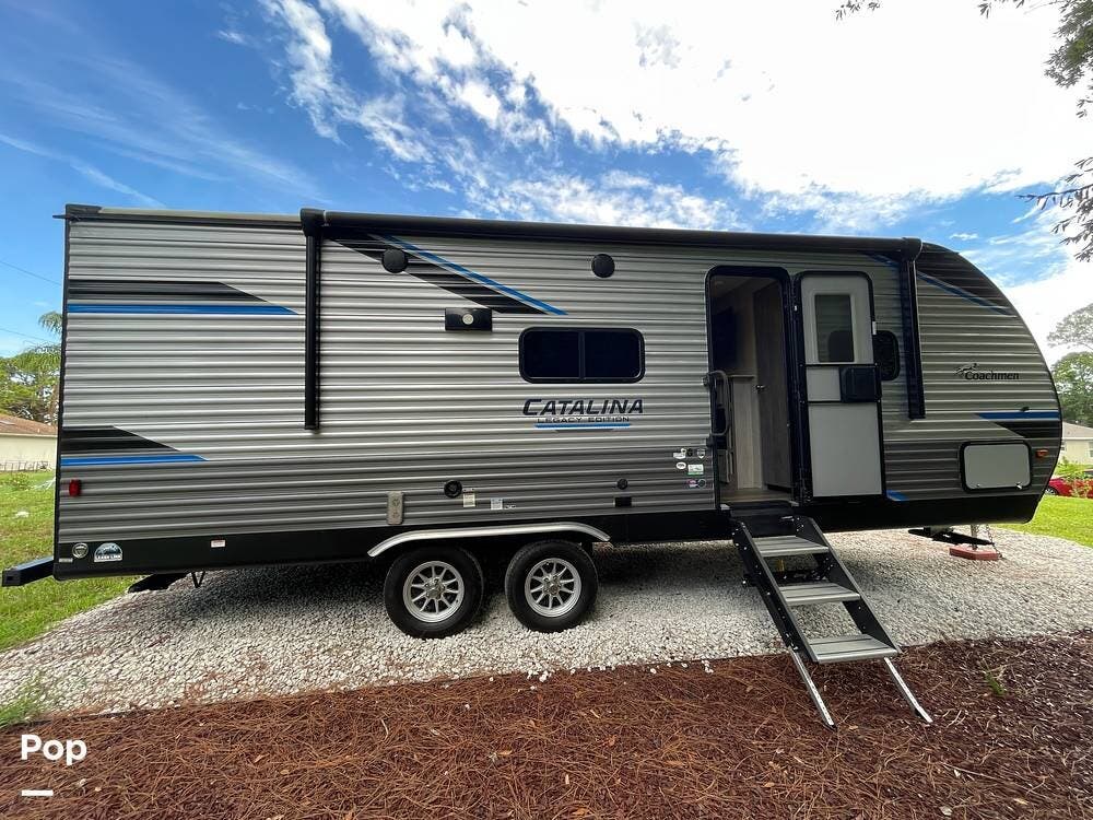 Contact us now about this 2022 Coachmen Catalina Legacy Edition 243RBS! 2022 Catalina Legacy Edition 243RBS by Coachmen from Pop RVs in Saint Cloud, Florida