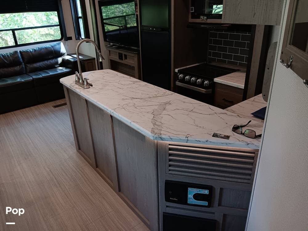 Contact us now about this 2020 Keystone Hideout 320MBDS! 2020 Hideout 320MBDS by Keystone from Pop RVs in Lapeer, Michigan