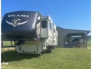 Call now about this 2018 Vanleigh Vilano 375FL! 2018 Vanleigh Vilano 375FL - Used Fifth Wheel For Sale by Pop RVs in Elkmont, Alabama features Air Conditioning, Leveling Jacks, Slideout, Awning