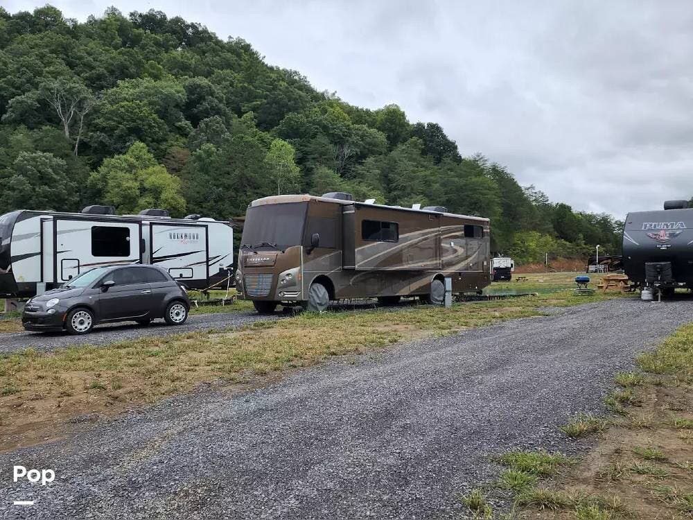 Used 2015 Winnebago Vista 36Y available in Rosharon, Texas