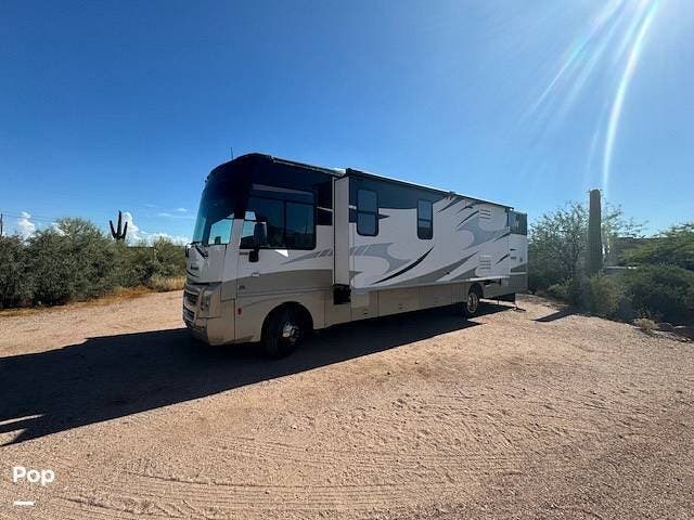 Call now about this 2011 Winnebago Sightseer 33C! 2011 Winnebago Sightseer 33C - Used Class A For Sale by Pop RVs in Gold Canyon, Arizona features Generator, Leveling Jacks, Awning, Air Conditioning, Slideout