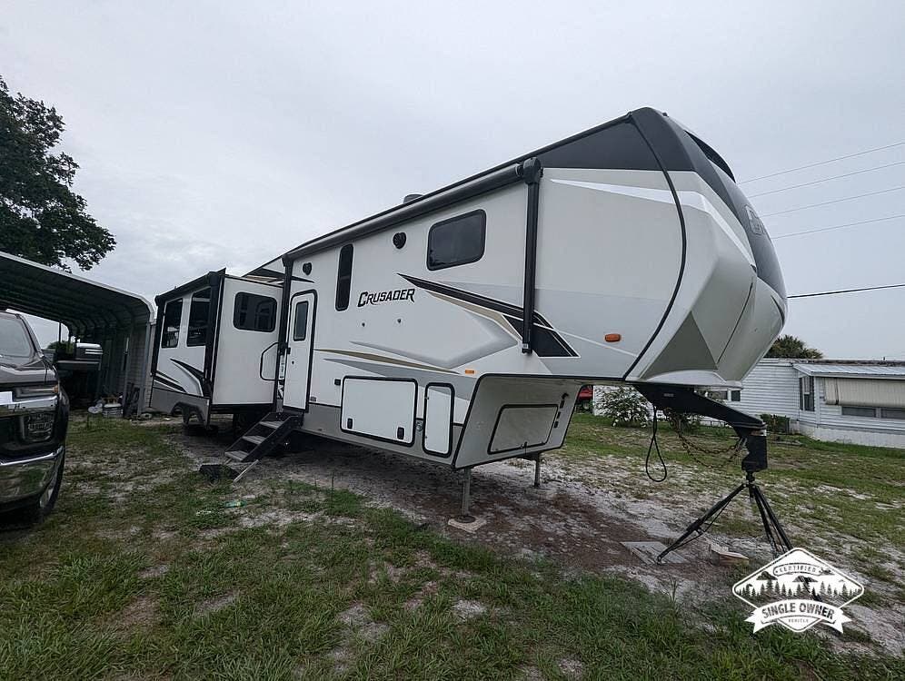 Contact us now about this 2022 Prime Time Crusader 335RLP! 2022 Crusader 335RLP by Prime Time from Pop RVs in Wauchula, Florida