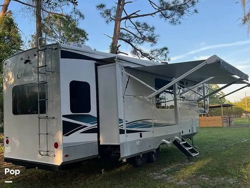 Call now about this 2022 Forest River Columbus 298RL! 2022 Forest River Columbus 298RL - Used Fifth Wheel For Sale by Pop RVs in Labelle, Florida features Leveling Jacks, Air Conditioning, Awning, Slideout