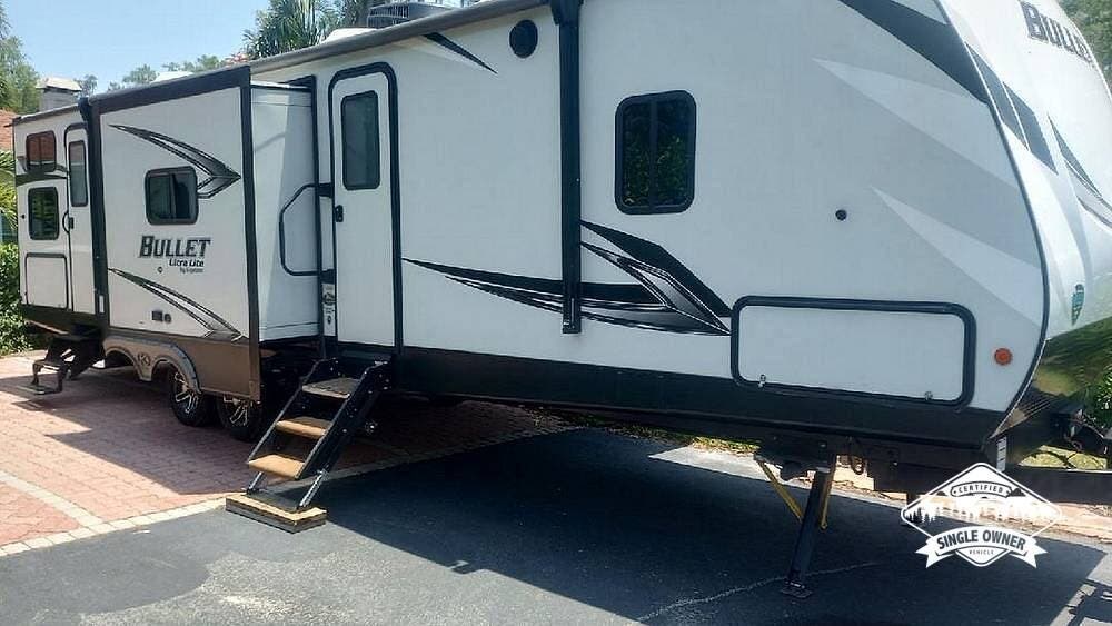 Call now about this 2021 Keystone Bullet Ultra Lite Series 330BHS! 2021 Keystone Bullet Ultra Lite Series 330BHS - Used Travel Trailer For Sale by Pop RVs in Naples, Florida features Slideout, Air Conditioning, Awning, Leveling Jacks