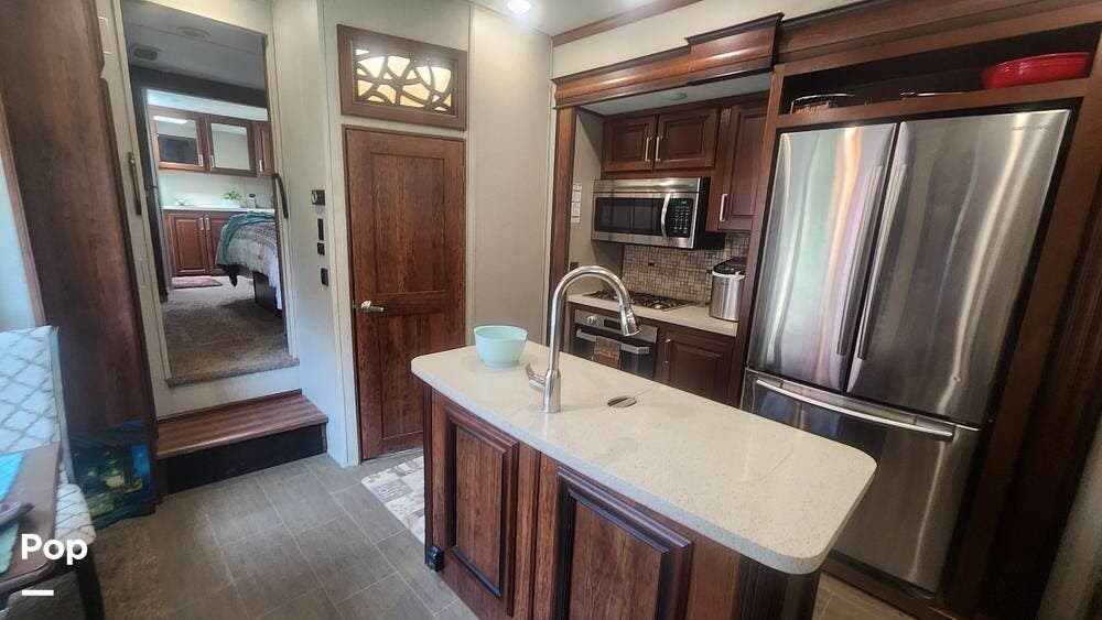 Call now about this 2019 Keystone Alpine 3701FL! 2019 Keystone Alpine 3701FL - Used Fifth Wheel For Sale by Pop RVs in Mansfield, Texas features Air Conditioning, Slideout, Leveling Jacks, Awning