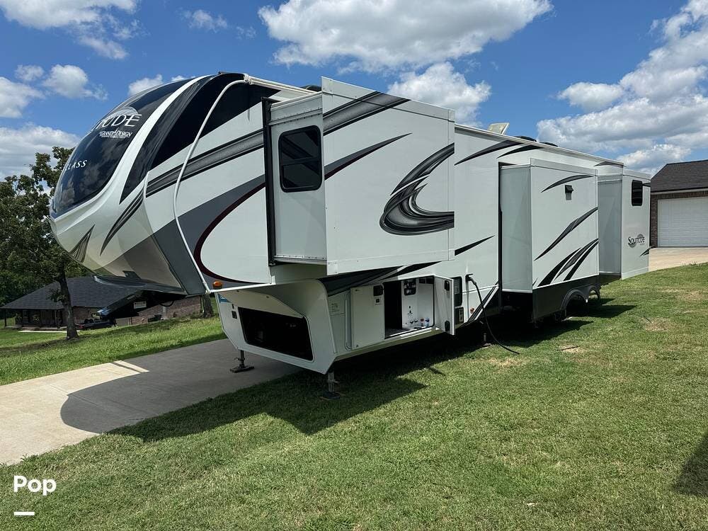 Call now about this 2022 Grand Design Solitude 3950BH-R! 2022 Grand Design Solitude 3950BH-R - Used Fifth Wheel For Sale by Pop RVs in Berryville, Arkansas features Air Conditioning, Leveling Jacks, Slideout, Awning