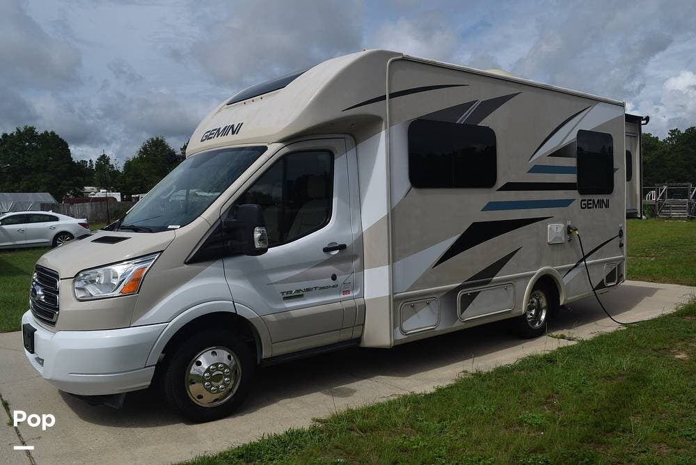 Call now about this 2018 Thor Motor Coach Gemini 23TR! 2018 Thor Motor Coach Gemini 23TR - Used Class C For Sale by Pop RVs in Holt, Florida features Slideout, Awning, Generator, Air Conditioning