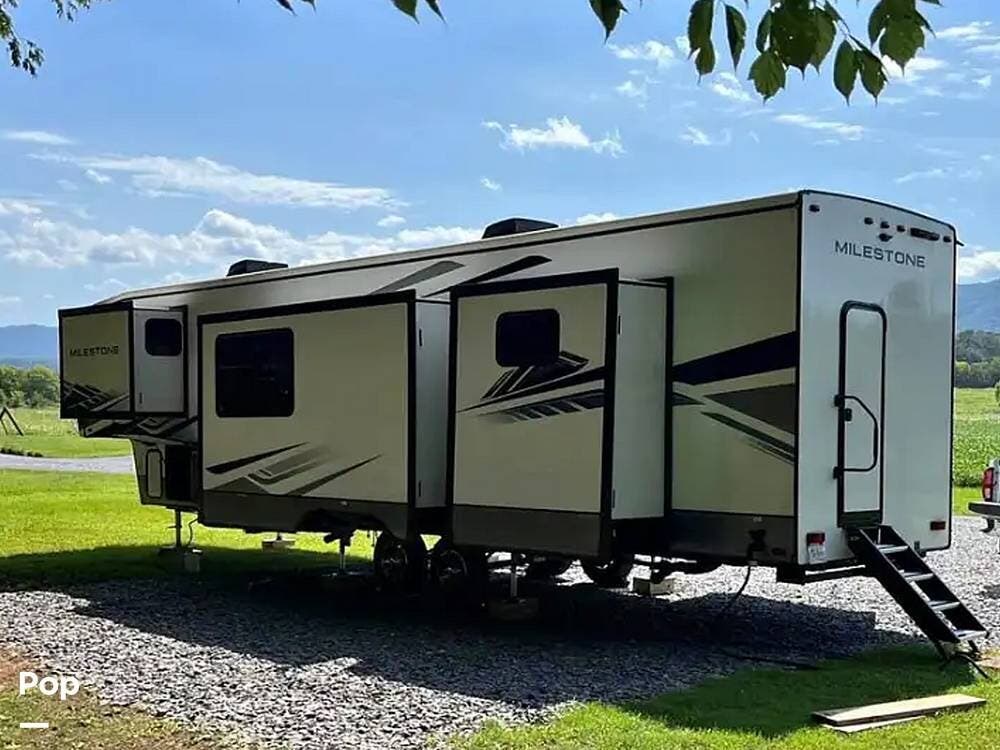 Call now about this 2023 Heartland Milestone 386BH! 2023 Heartland Milestone 386BH - Used Fifth Wheel For Sale by Pop RVs in Fort Myers, Florida features Slideout, Awning, Air Conditioning, Leveling Jacks