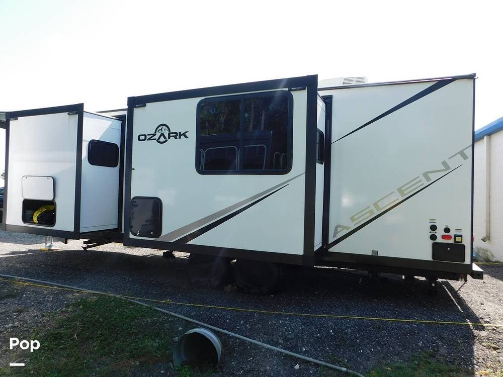 Call now about this 2023 Forest River Ozark 2630RBX! 2023 Forest River Ozark 2630RBX - Used Travel Trailer For Sale by Pop RVs in Daytona Beach, Florida features Awning, Leveling Jacks, Air Conditioning, Slideout