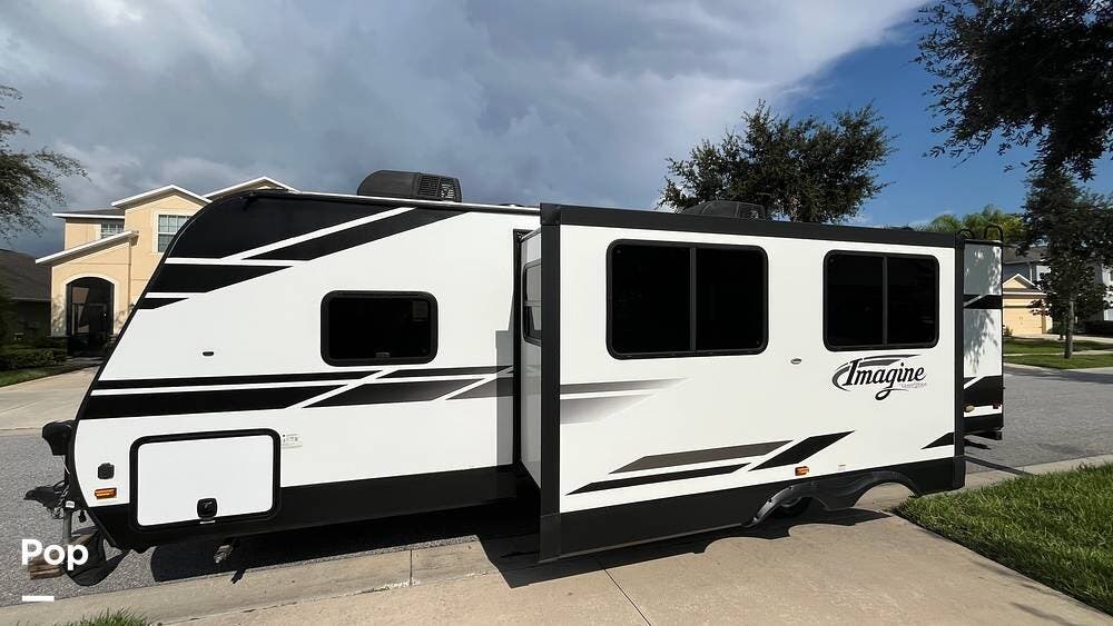 Call now about this 2020 Grand Design Imagine 2800BH! 2020 Grand Design Imagine 2800BH - Used Travel Trailer For Sale by Pop RVs in Wimauma, Florida features Awning, Slideout, Leveling Jacks, Air Conditioning