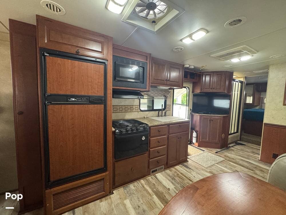 Contact us now about this 2011 Thor Motor Coach Windsport 31J! 2011 Windsport 31J by Thor Motor Coach from Pop RVs in Englewood, Florida