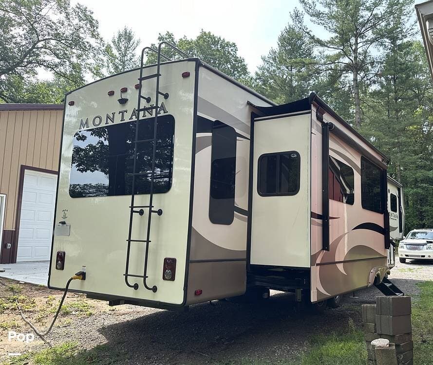 Call now about this 2019 Keystone Montana 3811MS! 2019 Keystone Montana 3811MS - Used Fifth Wheel For Sale by Pop RVs in Alger, Michigan features Awning, Slideout, Air Conditioning, Leveling Jacks