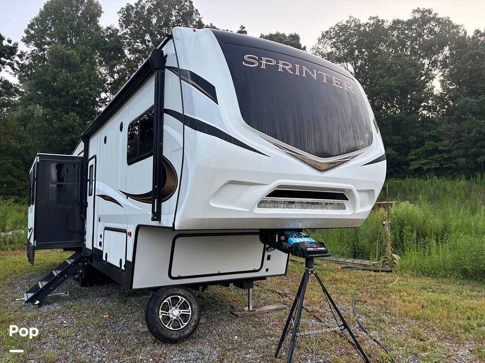 Call now about this 2021 Keystone Sprinter 30RL! 2021 Keystone Sprinter 30RL - Used Fifth Wheel For Sale by Pop RVs in Ellijay, Georgia features Awning, Leveling Jacks, Air Conditioning, Slideout