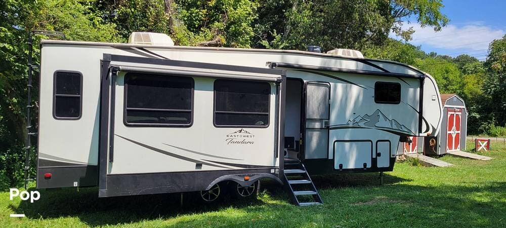 Call now about this 2022 East to West Tandara 320RL! 2022 East to West Tandara 320RL - Used Fifth Wheel For Sale by Pop RVs in Morristown, Tennessee features Slideout, Air Conditioning, Awning, Leveling Jacks