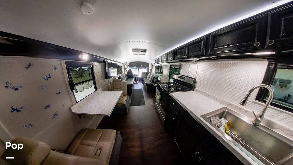 Contact us now about this 2007 International 300RE PB305! 2007 300RE PB305 by International from Pop RVs in Lakeland, Florida