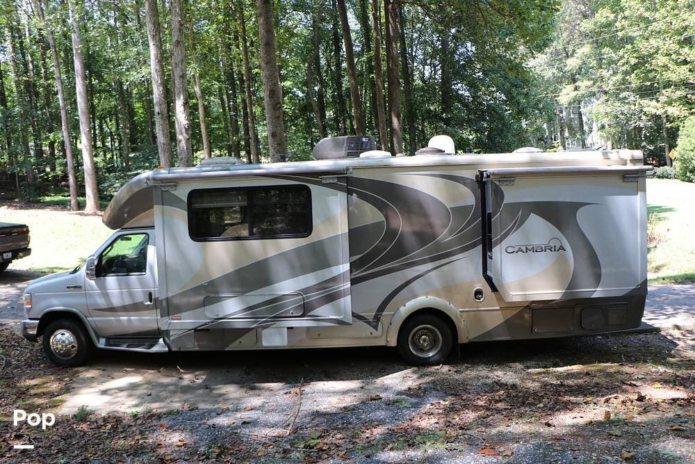 Call now about this 2010 Itasca Cambria 28B! 2010 Itasca Cambria 28B - Used Class C For Sale by Pop RVs in Woodstock, Georgia features Leveling Jacks, Air Conditioning, Slideout, Awning, Generator