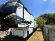 Contact us now about this 2021 Keystone Avalanche 395BH! 2021 Avalanche 395BH by Keystone from Pop RVs in Rhome, Texas
