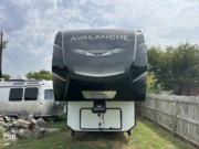 Call now about this 2021 Keystone Avalanche 395BH! 2021 Keystone Avalanche 395BH - Used Fifth Wheel For Sale by Pop RVs in Rhome, Texas features Air Conditioning, Awning, Slideout, Leveling Jacks