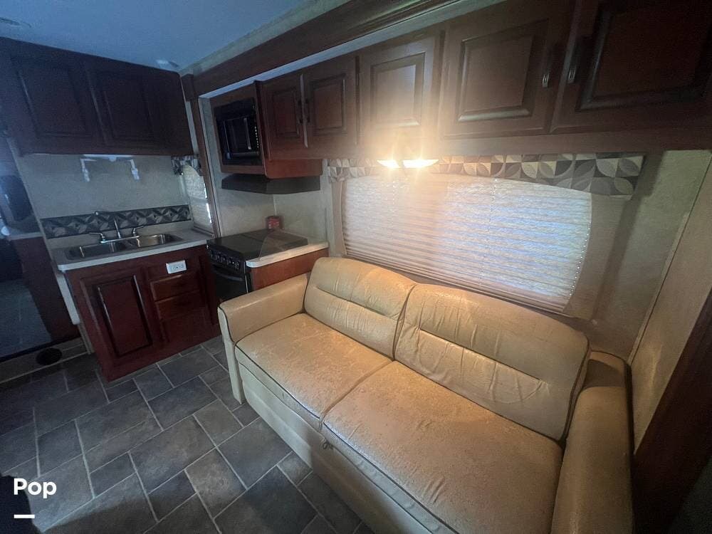 Call now about this 2013 Forest River Sunseeker 3170DS! 2013 Forest River Sunseeker 3170DS - Used Class C For Sale by Pop RVs in Edmond, Oklahoma features Generator, Awning, Slideout, Air Conditioning