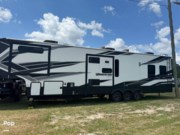 Call now about this 2020 Grand Design Momentum 397TH! 2020 Grand Design Momentum 397TH - Used Toy Hauler For Sale by Pop RVs in San Antonio, Florida features Slideout, Air Conditioning, Leveling Jacks, Generator, Awning