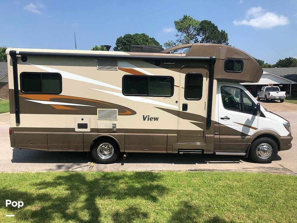 Call now about this 2017 Winnebago View 24G! 2017 Winnebago View 24G - Used Class C For Sale by Pop RVs in Austin, Texas features Awning, Generator, Air Conditioning, Slideout