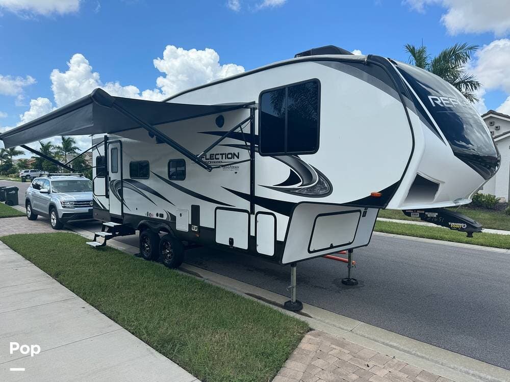 Call now about this 2022 Forest River Reflection 260RD! 2022 Forest River Reflection 260RD - Used Fifth Wheel For Sale by Pop RVs in Englewood, Florida features Awning, Leveling Jacks, Air Conditioning, Slideout