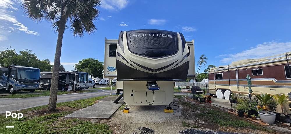 Call now about this 2020 Grand Design Solitude 380FL-R! 2020 Grand Design Solitude 380FL-R - Used Fifth Wheel For Sale by Pop RVs in Lantana, Florida features Air Conditioning, Generator, Leveling Jacks, Awning, Slideout