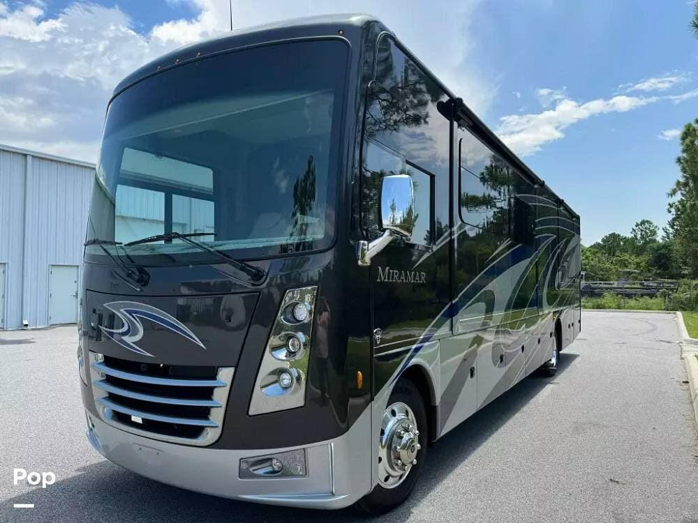 Call now about this 2021 Thor Motor Coach Miramar 37.1! 2021 Thor Motor Coach Miramar 37.1 - Used Class A For Sale by Pop RVs in Leesburg, Florida features Leveling Jacks, Slideout, Air Conditioning, Generator, Awning