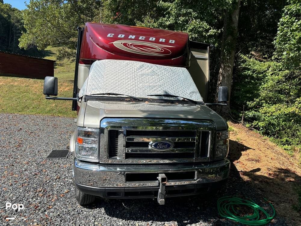 Call now about this 2018 Coachmen Concord 300DS! 2018 Coachmen Concord 300DS - Used Class C For Sale by Pop RVs in Burnsville, North Carolina features Awning, Generator, Slideout, Air Conditioning, Leveling Jacks