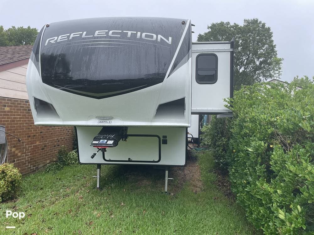Call now about this 2021 Grand Design Reflection 337RLS! 2021 Grand Design Reflection 337RLS - Used Fifth Wheel For Sale by Pop RVs in Virginia Beach, Virginia features Air Conditioning, Awning, Slideout