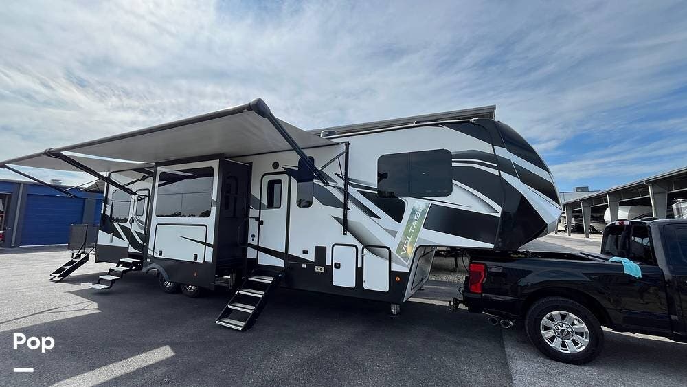Contact us now about this 2021 Dutchmen Voltage 3635! 2021 Voltage 3635 by Dutchmen from Pop RVs in Palmetto, Florida
