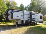 Call now about this 2018 Keystone Avalanche 300RE! 2018 Keystone Avalanche 300RE - Used Fifth Wheel For Sale by Pop RVs in Newbury, New Hampshire features Slideout, Leveling Jacks, Awning, Air Conditioning
