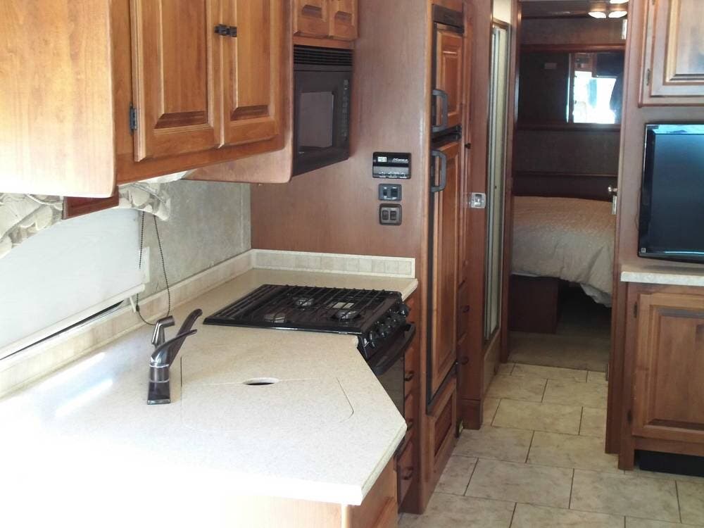 Contact us now about this 2011 Tiffin Allegro 32CA! 2011 Allegro 32CA by Tiffin from Pop RVs in Vancouver, Washington