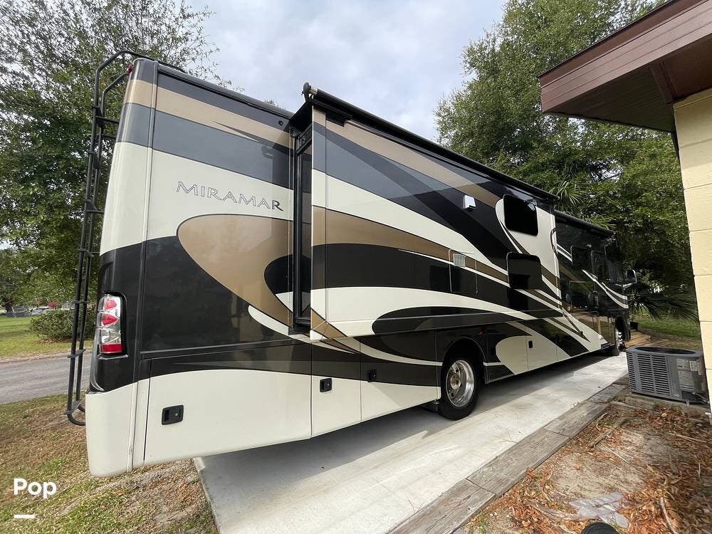 Call now about this 2017 Thor Motor Coach Miramar 37.1! 2017 Thor Motor Coach Miramar 37.1 - Used Class A For Sale by Pop RVs in Clermont, Florida features Air Conditioning, Slideout, Generator, Leveling Jacks, Awning