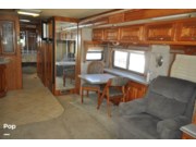 Call now about this 2005 Monaco RV Windsor 38PDQ! 2005 Monaco RV Windsor 38PDQ - Used Diesel Pusher For Sale by Pop RVs in Bullhead City, Arizona features Leveling Jacks, Awning, Generator, Slideout, Air Conditioning