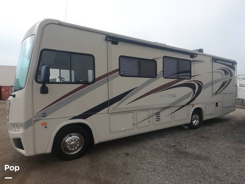 Call now about this 2017 Forest River Georgetown 30X3! 2017 Forest River Georgetown 30X3 - Used Class A For Sale by Pop RVs in Henderson, Nevada features Awning, Slideout, Leveling Jacks, Air Conditioning, Generator