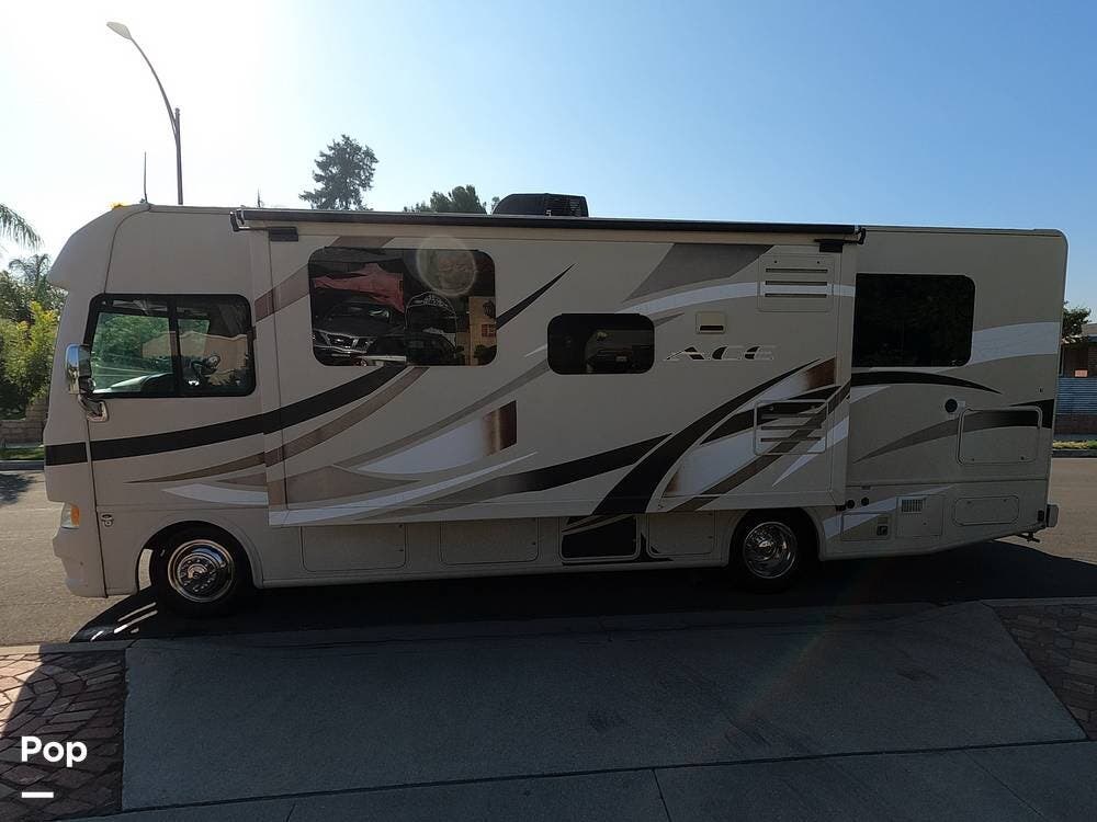 Call now about this 2016 Thor Motor Coach A.C.E. 29.2! 2016 Thor Motor Coach A.C.E. 29.2 - Used Class A For Sale by Pop RVs in Colton, California features Slideout, Air Conditioning, Awning, Generator