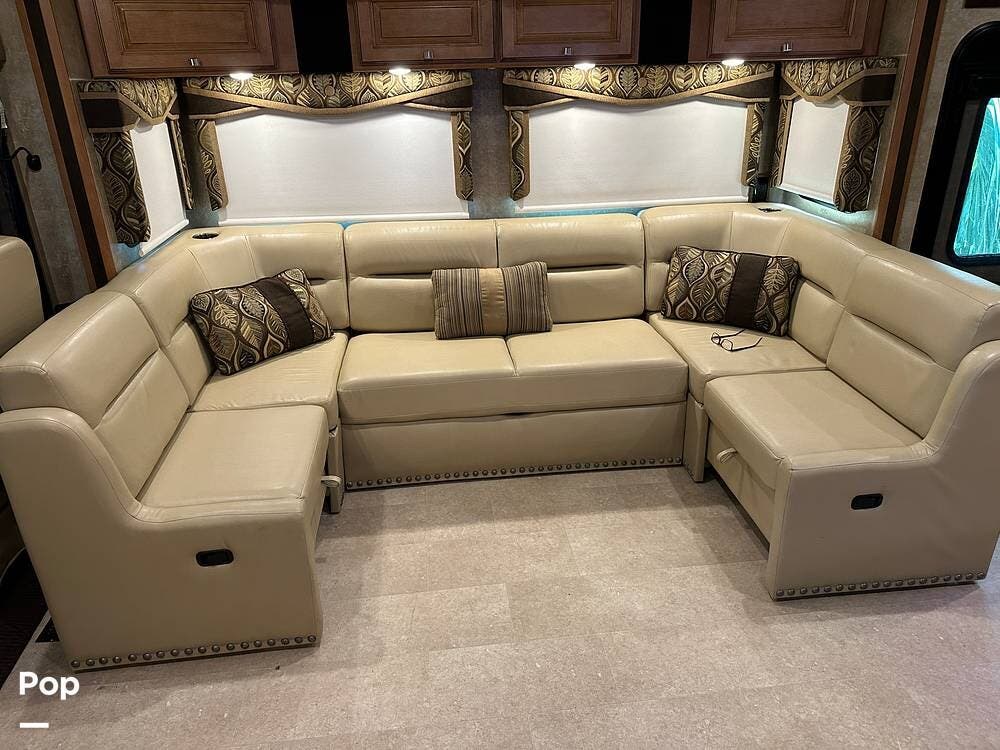 Call now about this 2015 Winnebago Sightseer 35G! 2015 Winnebago Sightseer 35G - Used Class A For Sale by Pop RVs in Miami, Florida features Awning, Slideout, Leveling Jacks, Air Conditioning, Generator