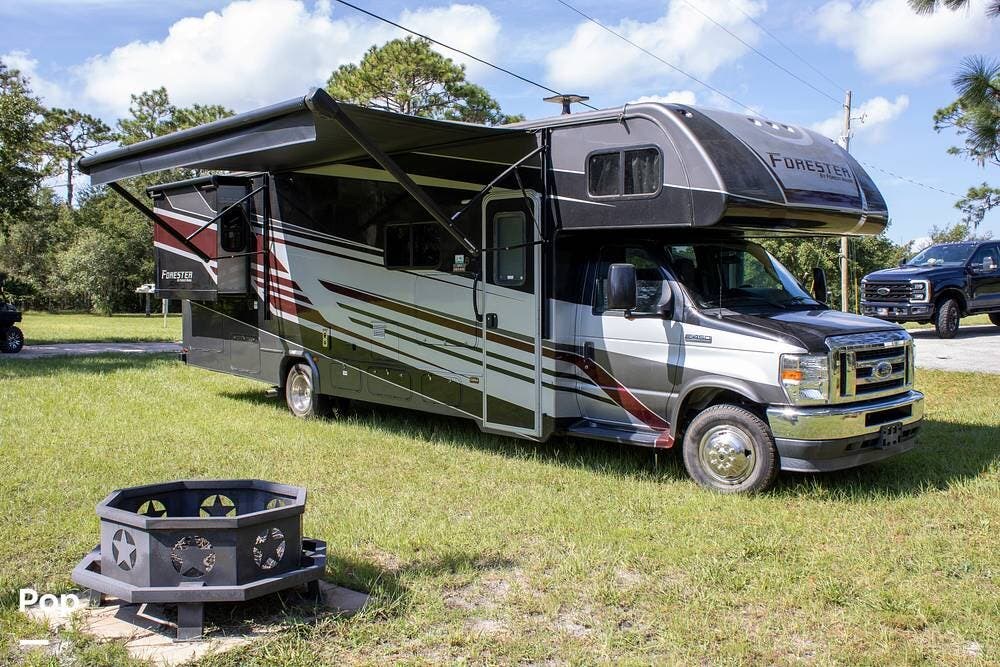 Call now about this 2021 Forest River Forester 3011DS! 2021 Forest River Forester 3011DS - Used Class C For Sale by Pop RVs in St. Cloud, Florida features Generator, Air Conditioning, Awning, Slideout, Leveling Jacks