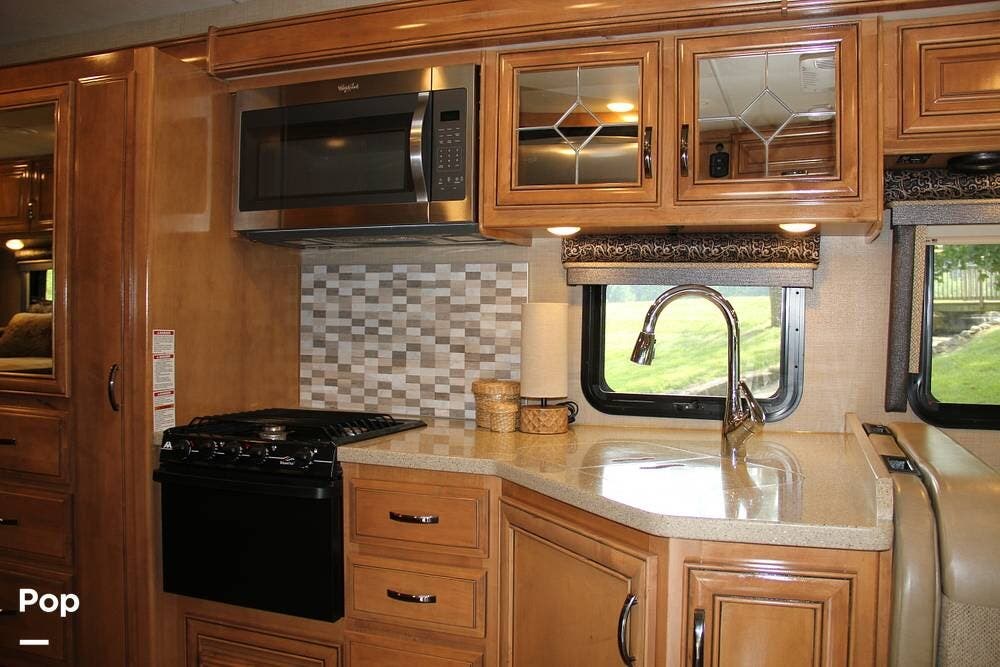 Call now about this 2017 Thor Motor Coach Quantum WS31! 2017 Thor Motor Coach Quantum WS31 - Used Class C For Sale by Pop RVs in The Villages, Florida features Slideout, Awning, Generator, Air Conditioning, Leveling Jacks