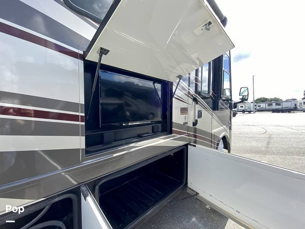 Contact us now about this 2014 Thor Motor Coach Challenger 37GT! 2014 Challenger 37GT by Thor Motor Coach from Pop RVs in Winter Haven, Florida