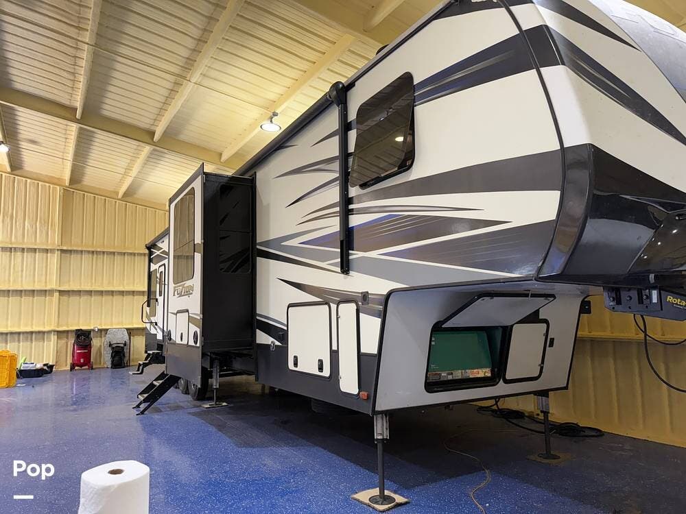 Contact us now about this 2019 Keystone Fuzion 429! 2019 Fuzion 429 by Keystone from Pop RVs in Seven Points, Texas