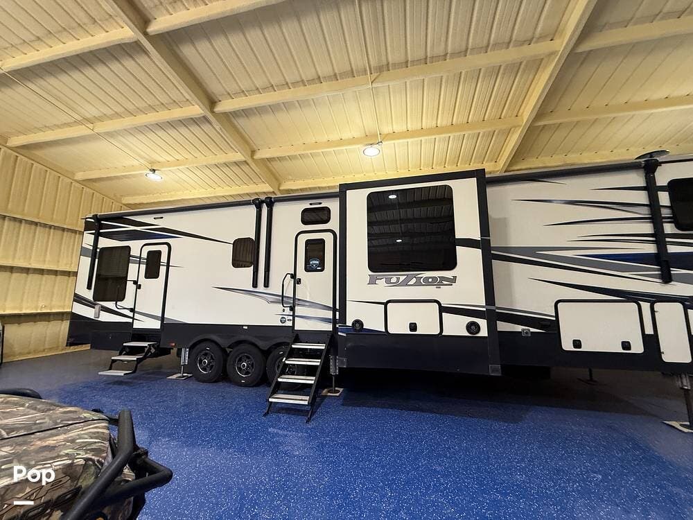 Call now about this 2019 Keystone Fuzion 429! 2019 Keystone Fuzion 429 - Used Toy Hauler For Sale by Pop RVs in Seven Points, Texas features Leveling Jacks, Air Conditioning, Slideout, Awning, Generator