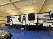 Call now about this 2019 Keystone Fuzion 429! 2019 Keystone Fuzion 429 - Used Toy Hauler For Sale by Pop RVs in Seven Points, Texas features Leveling Jacks, Air Conditioning, Slideout, Awning, Generator