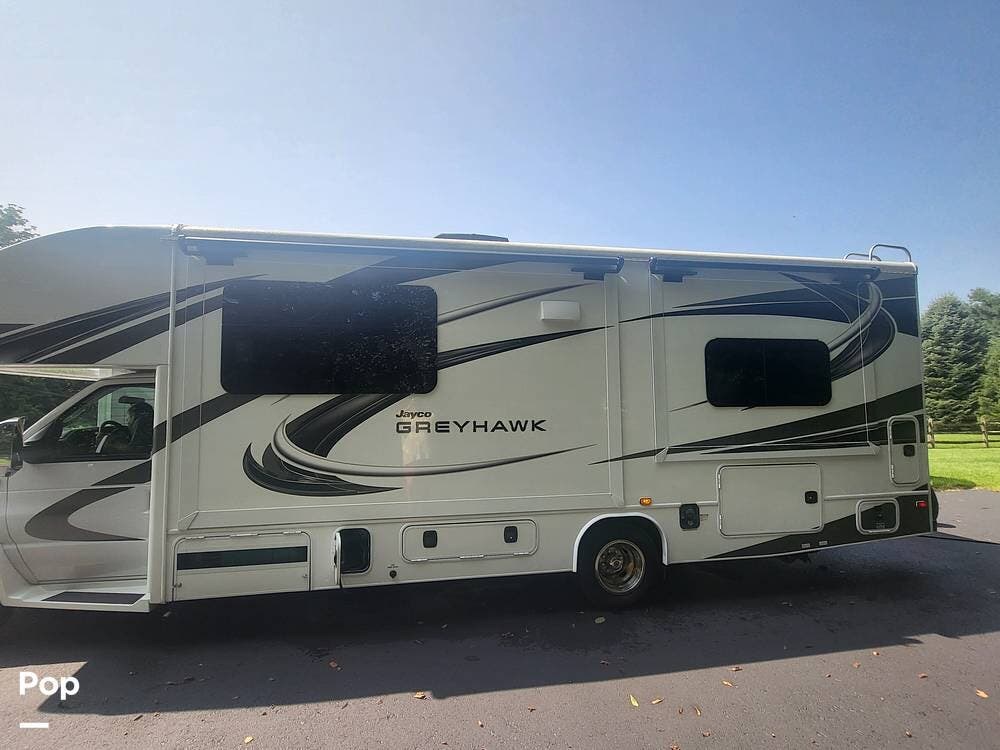 Call now about this 2020 Jayco Greyhawk 27U! 2020 Jayco Greyhawk 27U - Used Class C For Sale by Pop RVs in Coatesville, Pennsylvania features Generator, Air Conditioning, Awning, Slideout, Leveling Jacks